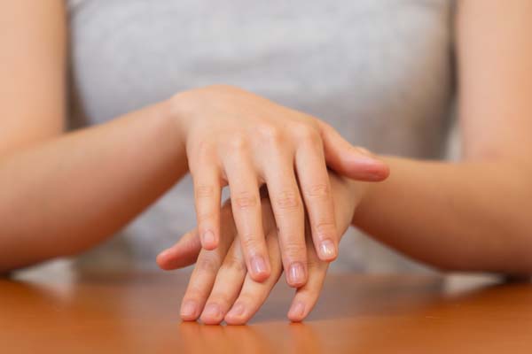 慢性的な爪の凹みの原因 中医学的な視点で見てみると セラピスト編集部ブログ セラピスト Online