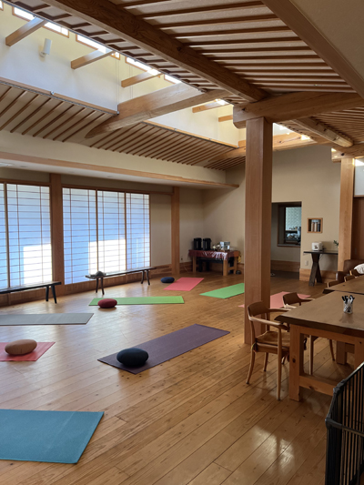 木のぬくもりが心地よい内装