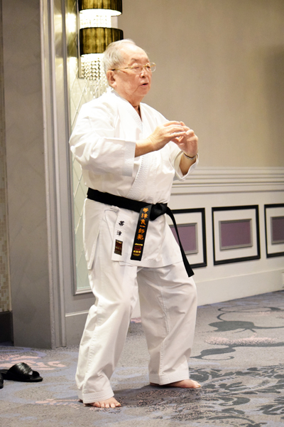 序盤で天の気を取り入れる気功などを行う